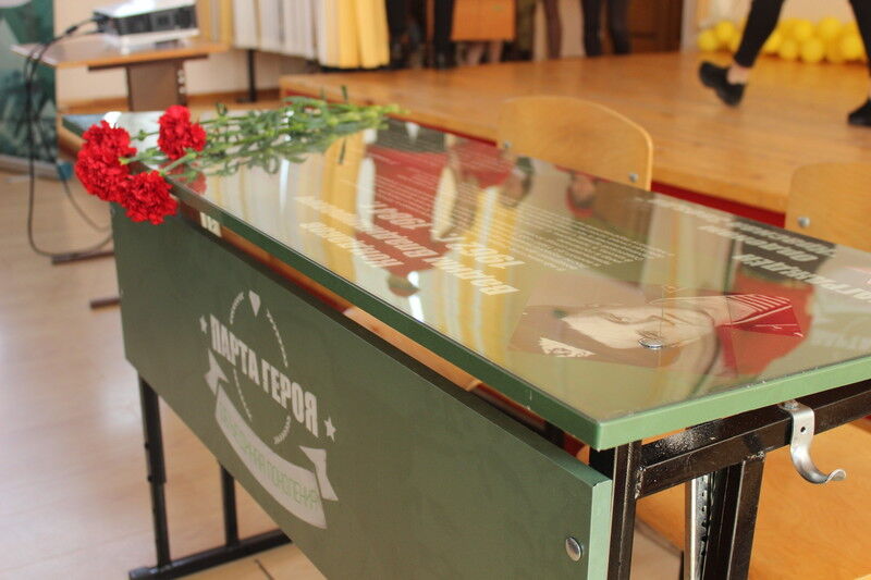 В школах микрорайона Заозерный установят парты, оформление которых расскажет о солдатских подвигах