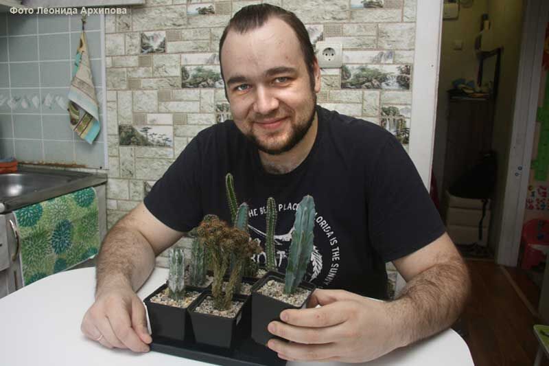 Актер Курганского театра кукол «Гулливер» Александр Романюк занимается разведением кактусов