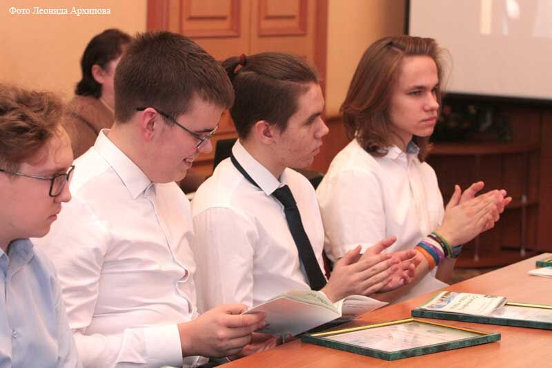 22 школьника будут получать стипендии главы города Кургана