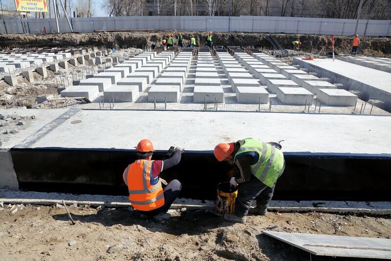 В Кургане началось возведение опор моста ЖБИ