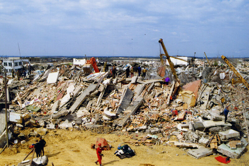 25 лет со дня трагедии в Нефтегорске: первый опыт зауральских спасателей