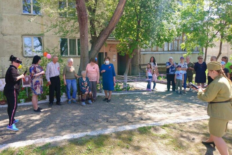 Концерты во дворах объединили курганцев