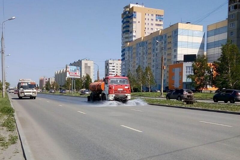 На улицы Кургана из-за жары выведена поливальная техника