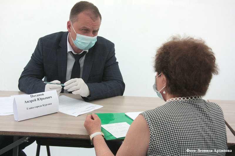 Глава города Кургана провел прием в общественной приемной