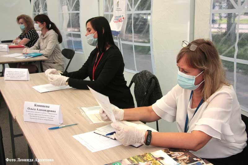 Курганцы решают жизненно важные вопросы при помощи выездных общественных приемных