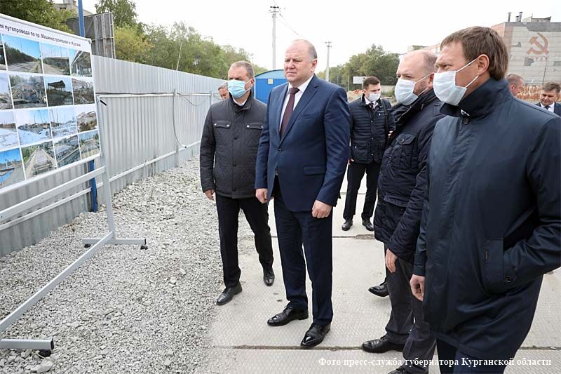 Полпред Президента осмотрел в Кургане путепровод по Машиностроителей и набережную Тобола