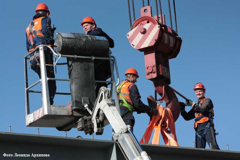 В Кургане строители начали монтировать блоки путепровода по проспекту Машиностроителей
