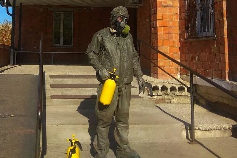 Сотрудники МЧС продезинфицировали курганскую больницу, в которой скончался врач