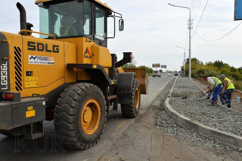 В Кургане достраивают велодорожку вдоль шоссе имени Тюнина