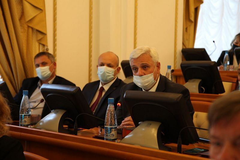 В зауральском парламенте призвали оставаться дома