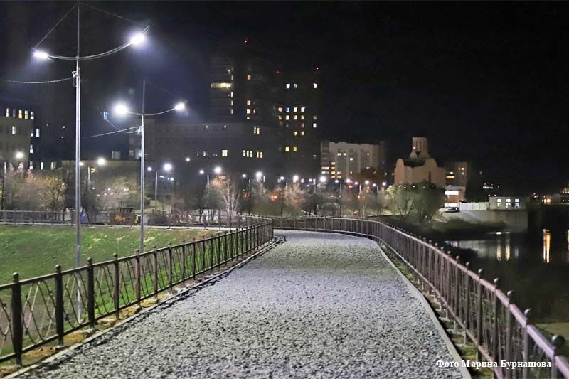 В Кургане на набережной установили новые светодиодные светильники