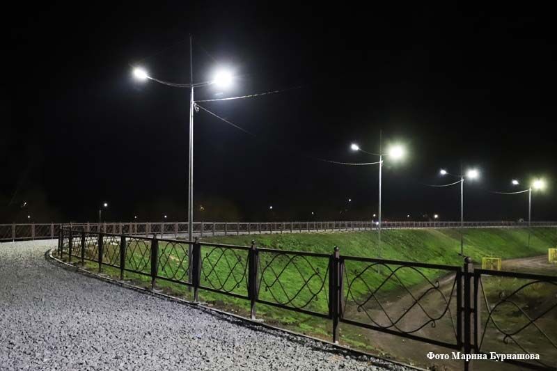 В Кургане начали устанавливать новые линии освещения