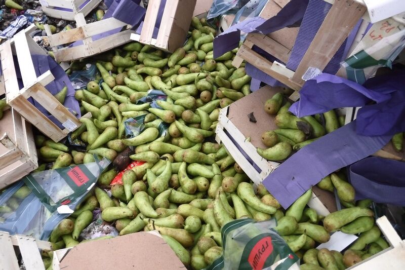 В Кургане уничтожили 2,5 тонны груш неизвестного происхождения
