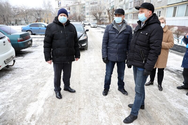 Глава Зауралья проинспектировал отремонтированные дворы в Кургане