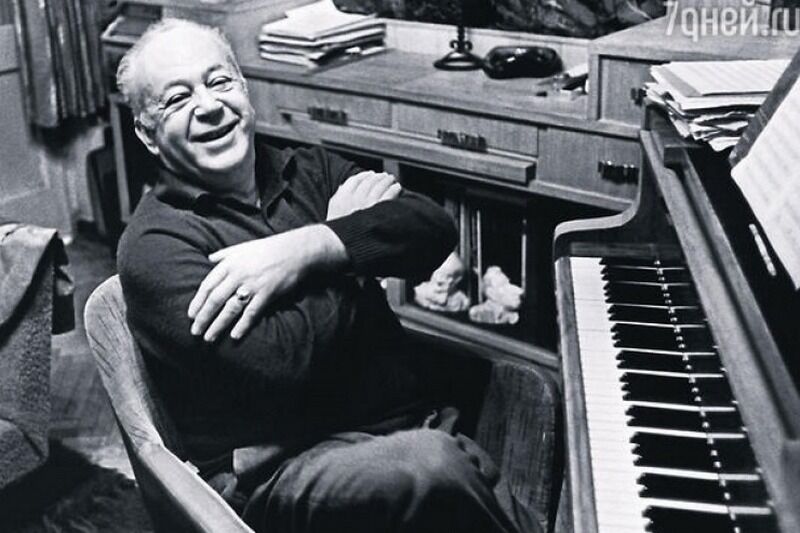 Автор знаменитой песни «Тёмная ночь» желал Кургану светлых дней