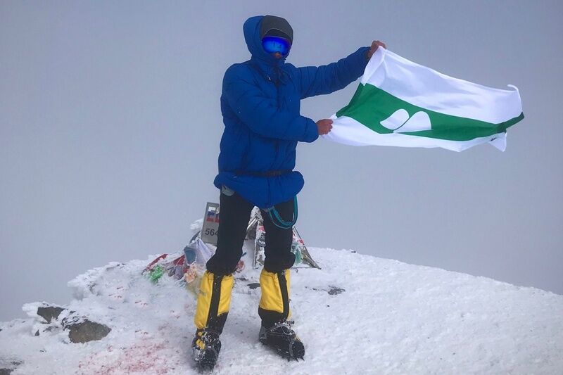 Победить болезнь и подняться на Эльбрус
