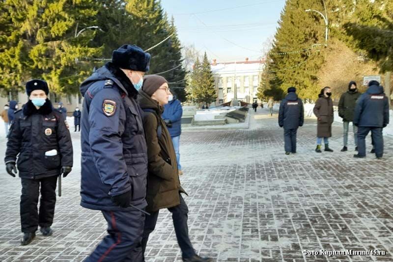 Полиция отпустила всех задержанных на незаконном митинге в Кургане