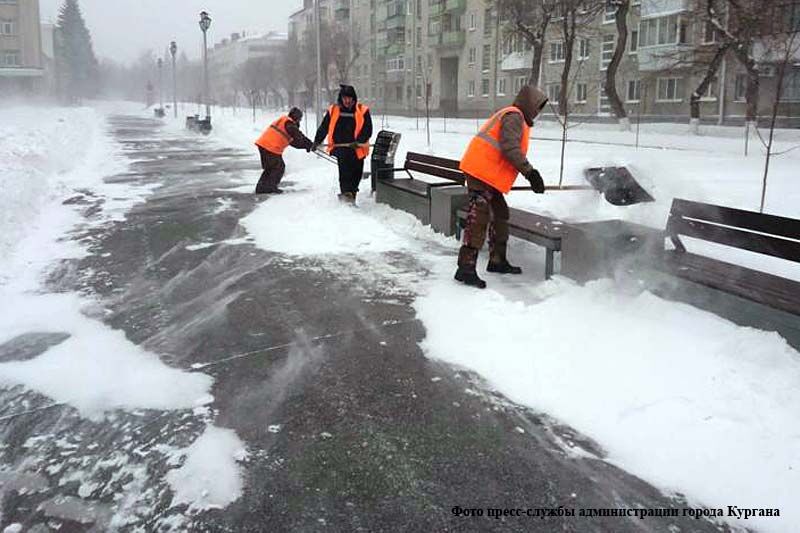В Кургане мобилизованы все силы и техника на уборку дорог и восстановление электричества