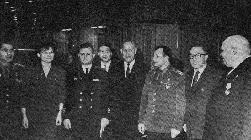 В 1966 году Гагарин сфотографировался специально для зауральских школьников