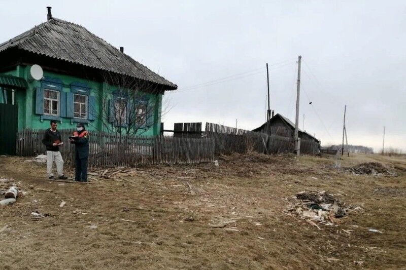 Зауральцы в пожароопасный сезон жгут траву, не боясь пожара
