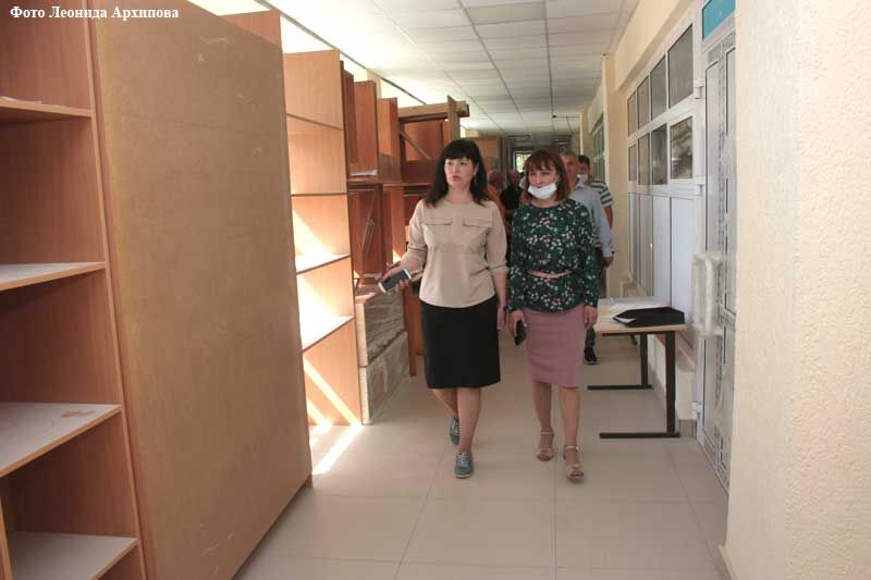 Елена Ситникова: «Занятия в школе № 11 должны начаться 1 сентября»