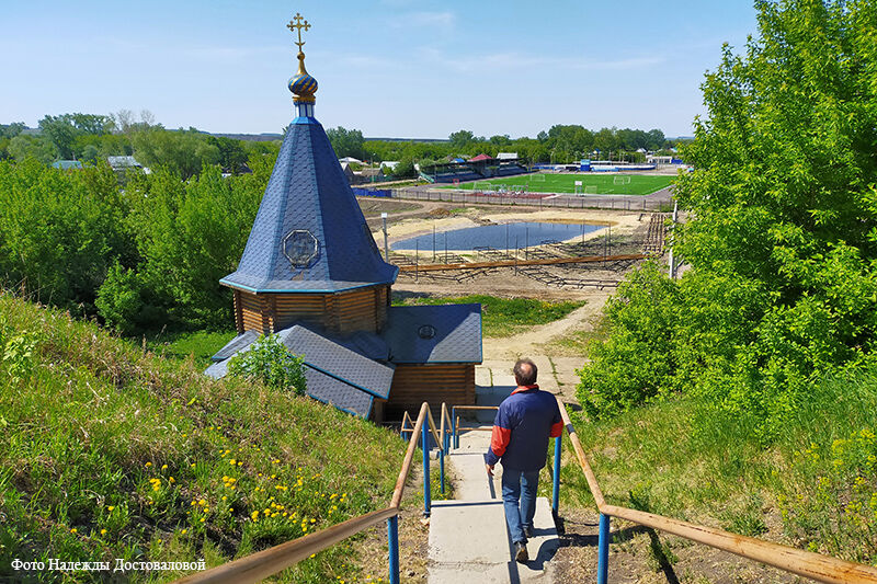 Курганский каменщик-бард более 10 лет восстанавливает храмы