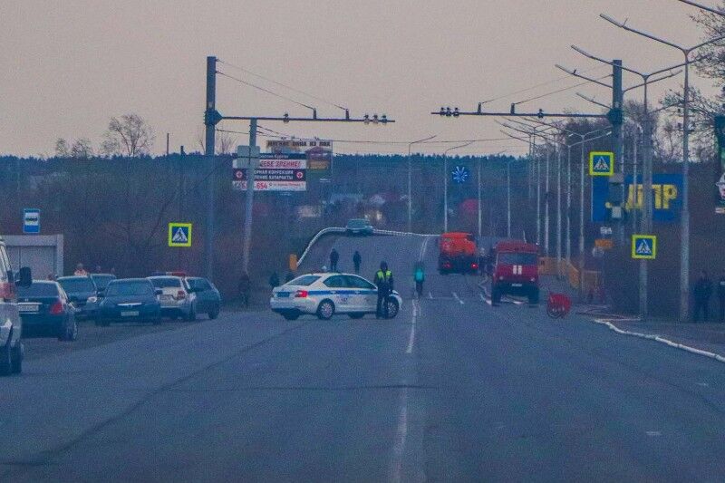 Для ликвидации пожара в Кургане вертолетом МИ 8 МЧС России сброшено 100 тонн воды