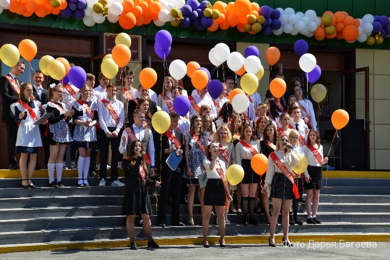 В школах Кургана 21 мая звучит последний звонок