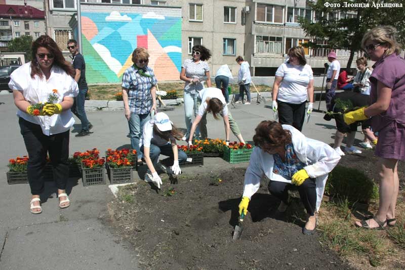 В Кургане в пятый раз появилась цветущая георгиевская лента