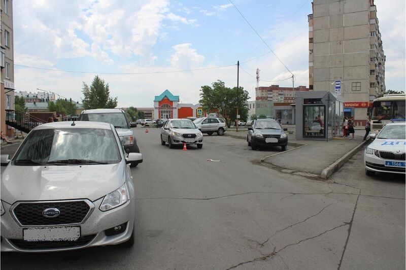 В Кургане мужчина выбежал на проезжую часть и попал под колёса