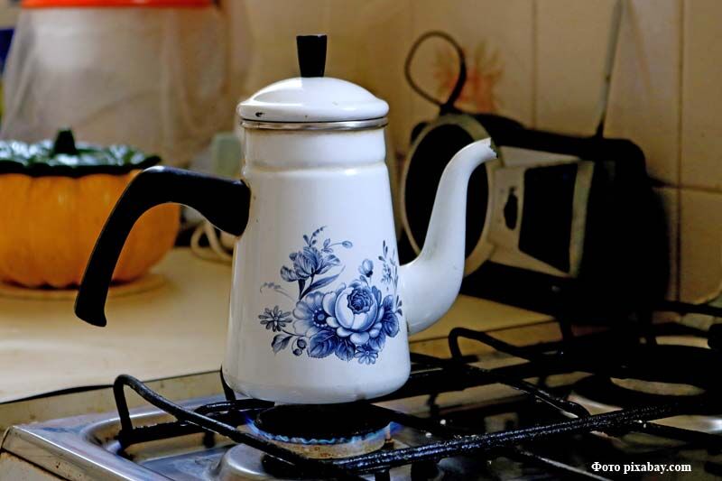 Не кипятись, или Почему природная вода оставляет налет в чайниках и кулерах