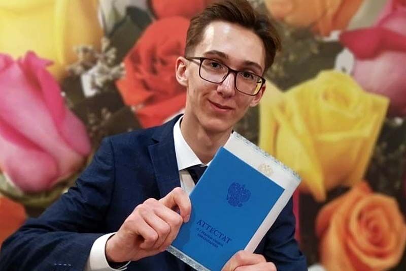 Выпускник курганской школы № 22 сдал три экзамена на 299 баллов