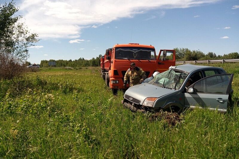 В Курганской области в ДТП с КАМАЗом погибла женщина и пострадали мужчина с девочкой