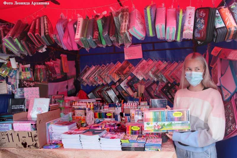 Зауральцы активно тратят школьные пособия на компьютеры и канцтовары