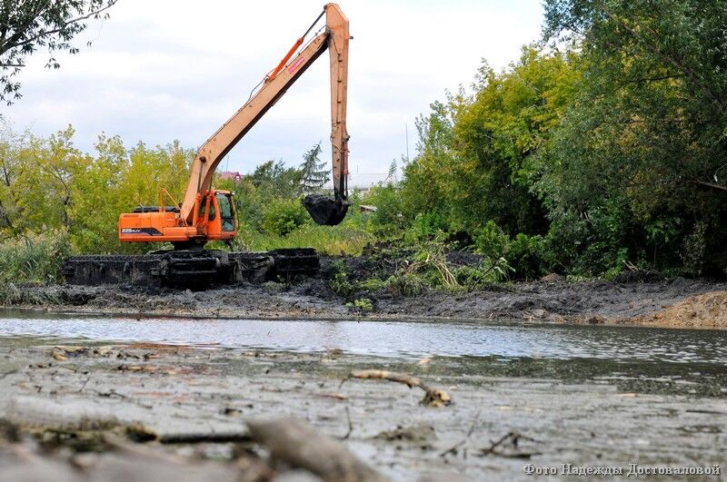 В ЦПКиО в Кургане начались работы по расчистке реки Битёвки