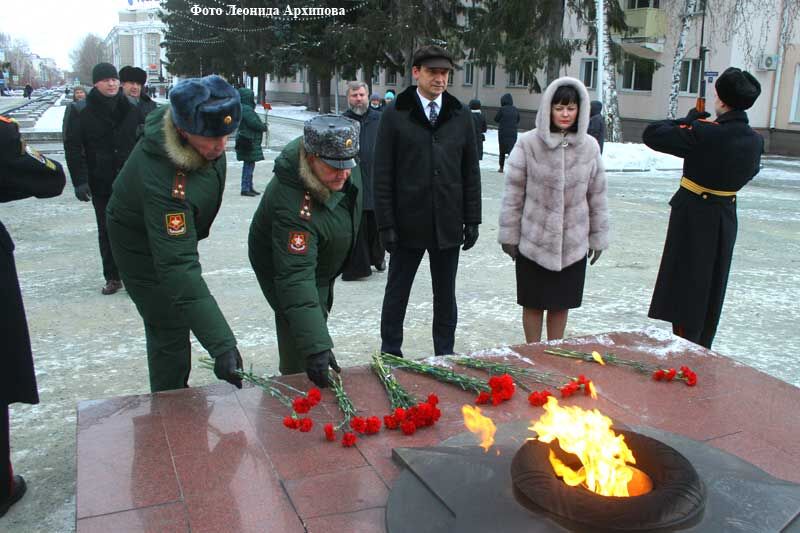 В Кургане 9 декабря возложили цветы в честь Дня Героя Отечества