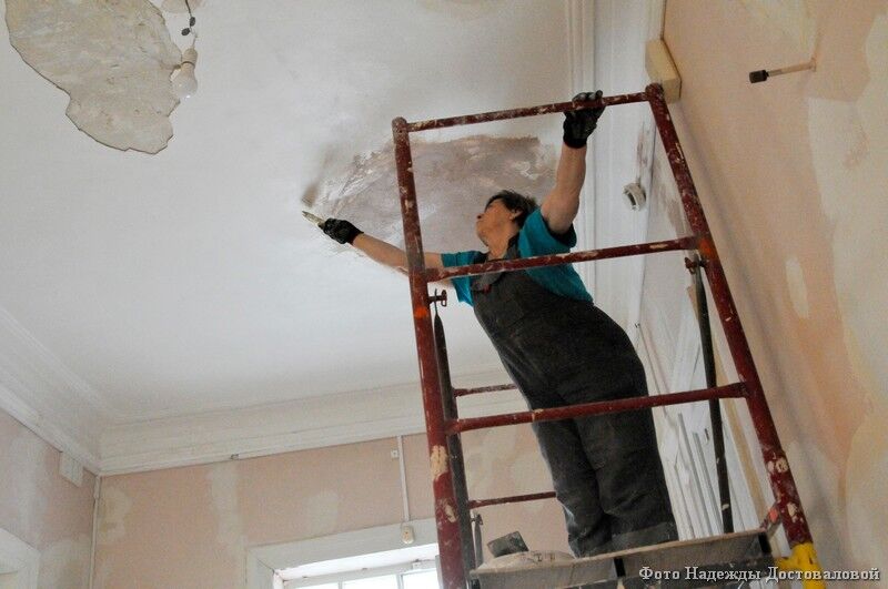 Курганцам пришлось через суд добиваться ремонта в подъезде