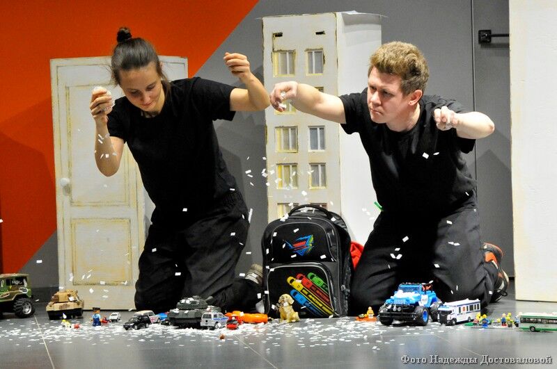 В Кургане прошла премьера спектакля для подростков и родителей