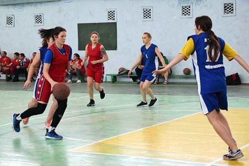 В Кургане прошел финал областных сельских спортивных игр «Золотой колос» по стритболу