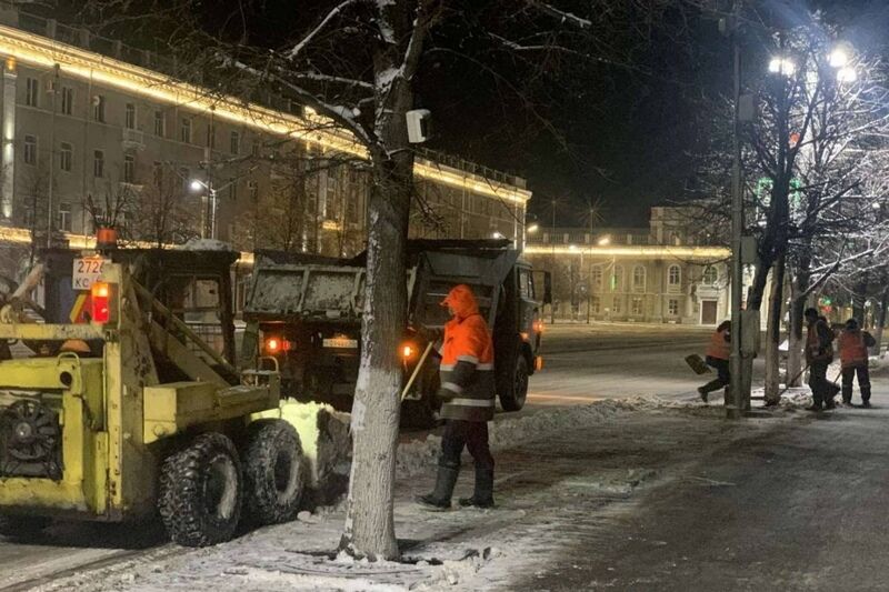 В Кургане 18 машин задействованы на уборке улиц