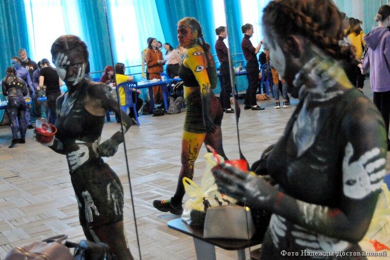 В Кургане фестиваль боди-арта погрузил зрителей в мир сновидений