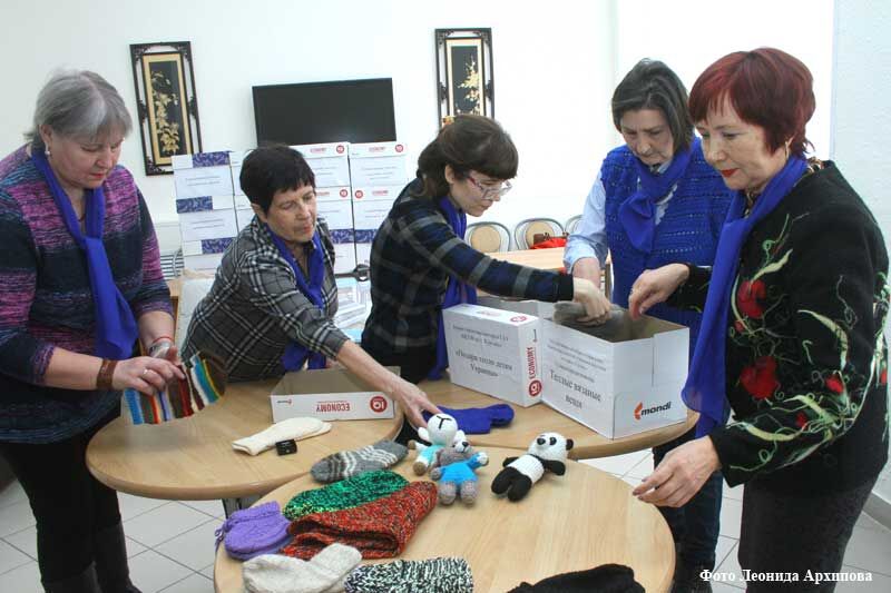 Курганские пенсионеры начали благотворительную акцию «Подари тепло детям Украины»