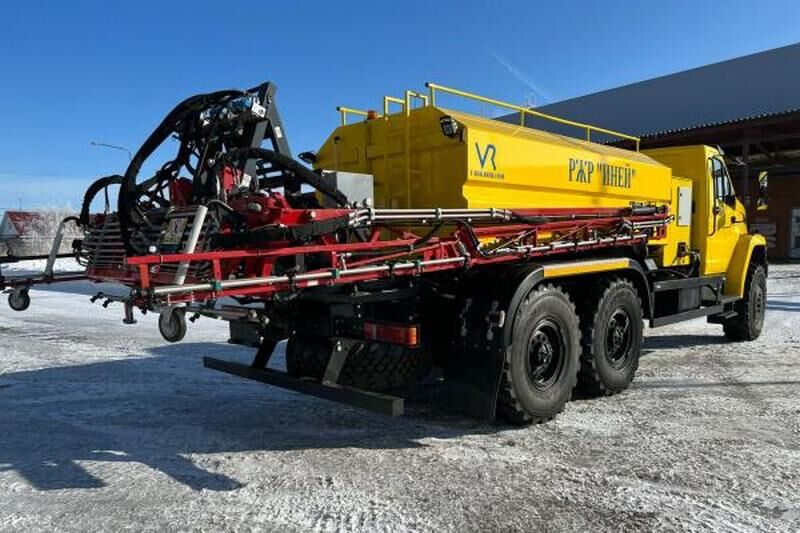 В Курганской области выпустили уникальную машину для обработки взлетно-посадочных полос аэропортов