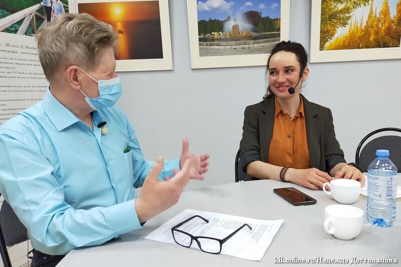 К Всемирному дню поэзии в библиотеке имени Маяковского прошла дискуссия на тему «Что есть поэзия?»