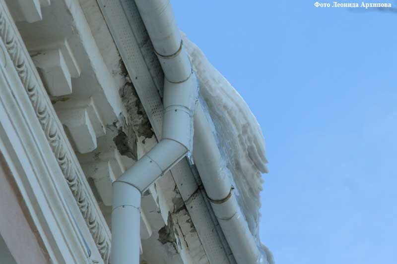 В Курганской области за сутки 10 человек пострадали из-за гололеда и схода снега с крыш