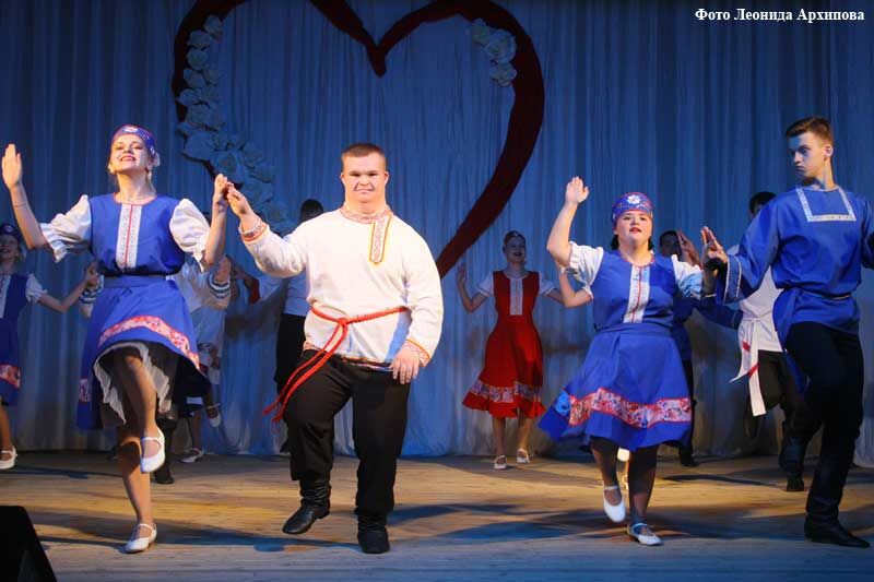 В Кургане состоялся очередной фестиваль инклюзивного творчества «Тепло сердец»