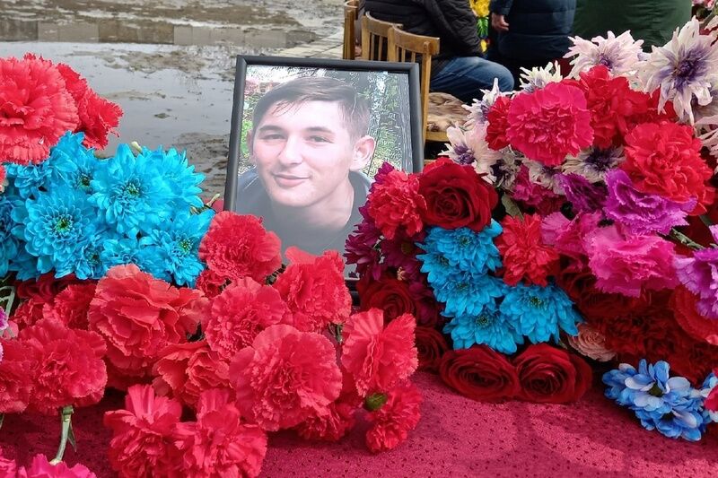 В Макушинском округе простились с погибшим на Украине бойцом