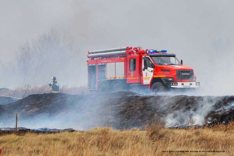 Начальник Управления по делам ГО и ЧС города Кургана обратился к жителям в связи с пожарами