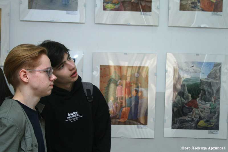 В Детской художественной школе им. В.Ф. Илюшина открылась выставка дипломных работ выпускников