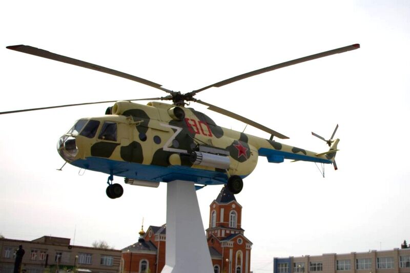 В Кургане открыли обелиск легендарному вертолету МИ-8